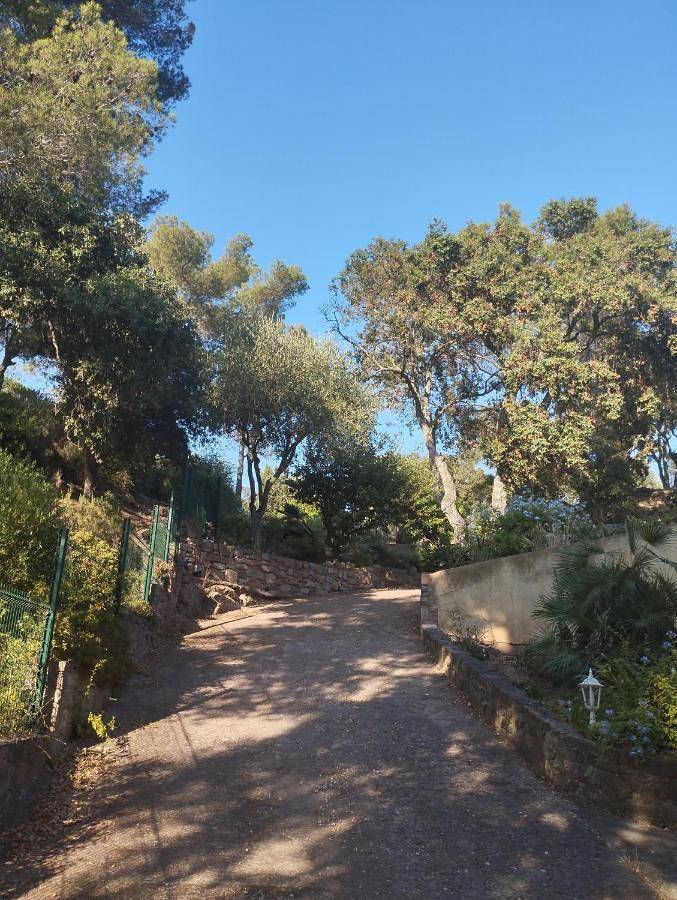 Gîte pour 4 personnes, avec vue et jardin dans Plage D Aigue Bonne