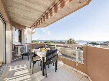 Gîte pour 4 personnes, avec terrasse dans Plage Des Tamaris Cavalaire Sur Mer