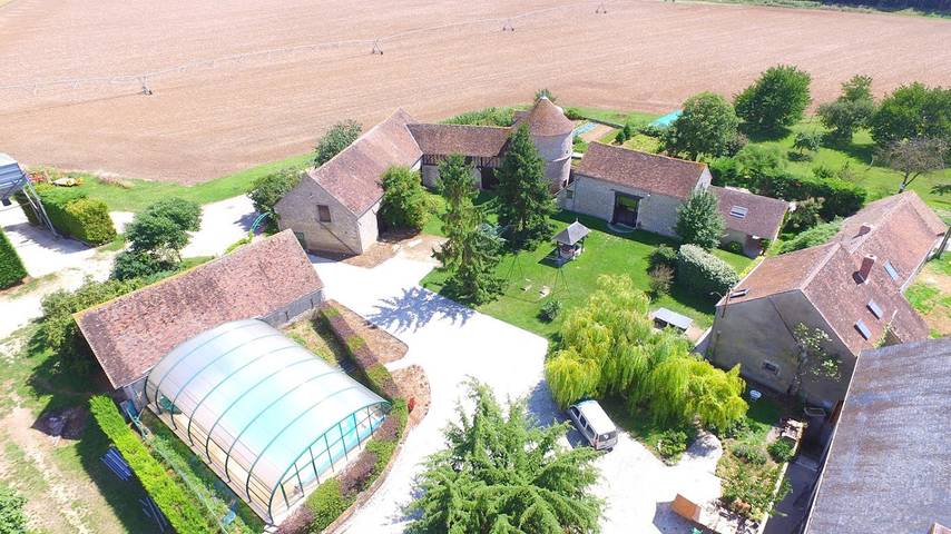 Gîte pour 15 personnes, avec piscine ainsi que jardin et terrasse