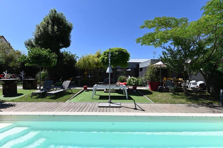 Gîte pour 2 personnes, avec vue ainsi que piscine et jardin à Chalon-sur-Saône - 3