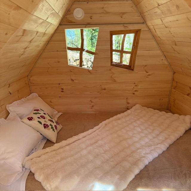 Squirrel Cabane in Vouillé, Vienne (France)