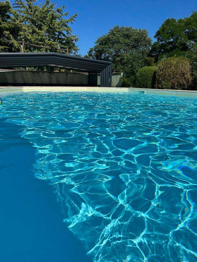 Gîte pour 12 personnes, avec sauna et jardin ainsi que piscine et jacuzzi dans Effiat