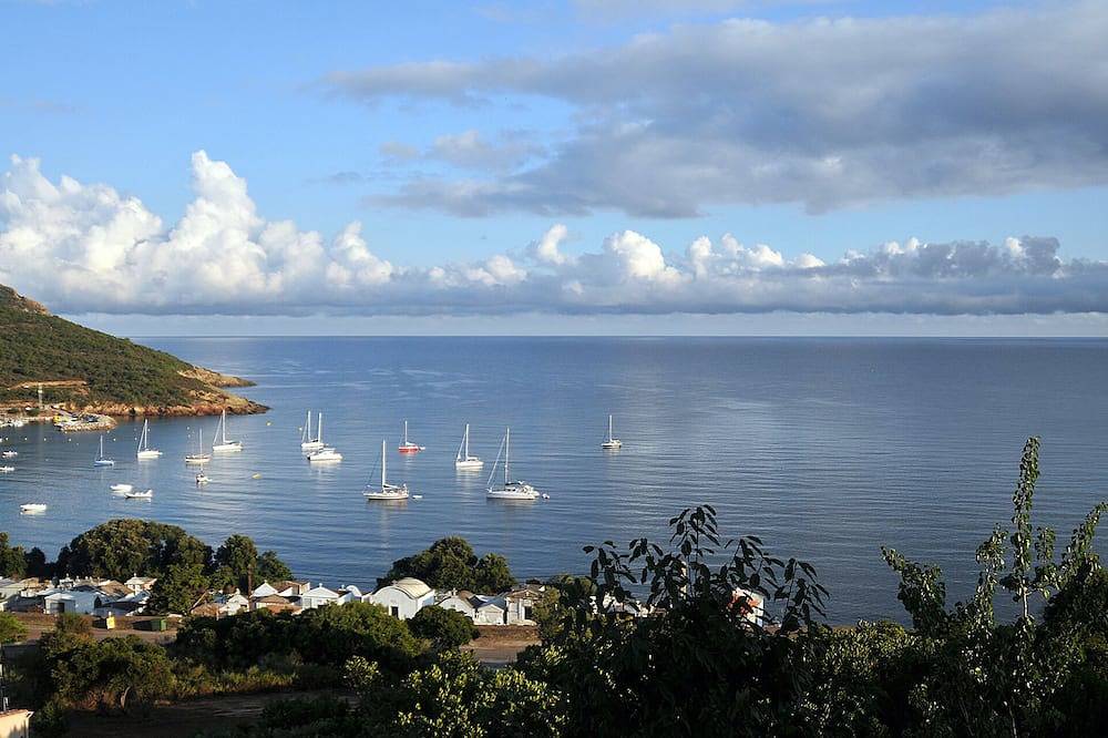 Appartamento intero, Noleggio da 2 a 8 pers. vista sul golfo di Galeria, spiaggia a 300m, terrazza 70m2 in Galeria, Parco naturale regionale della Corsica