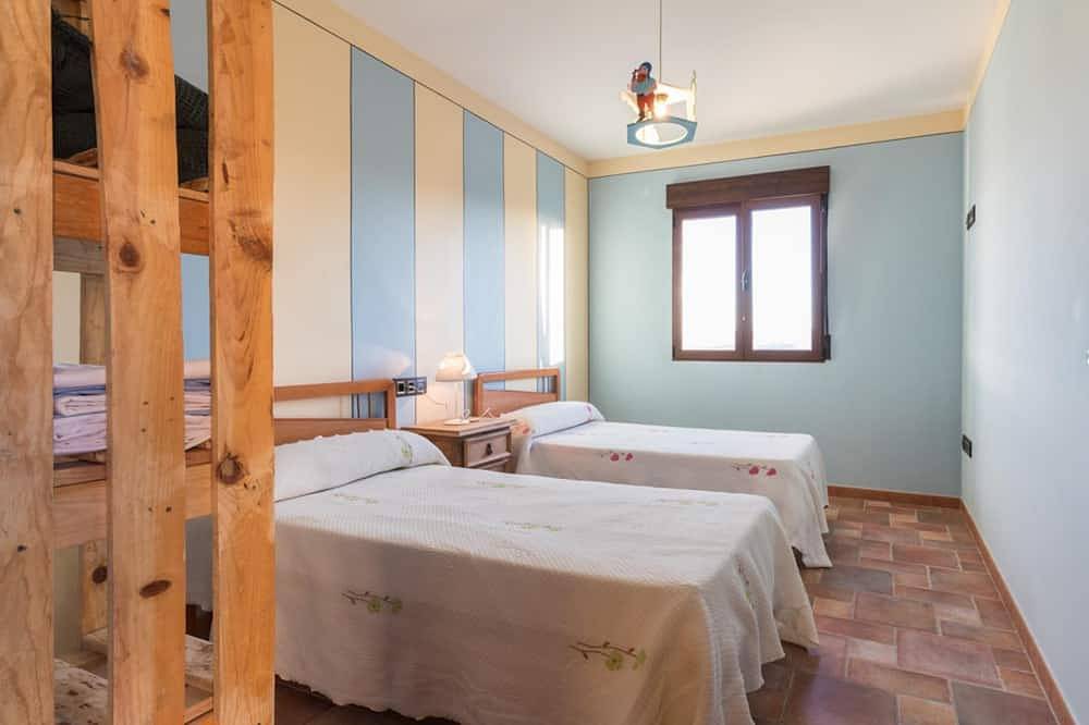 Stunning house with views, pool and terrace in Urbanización La Moranja, Dúrcal