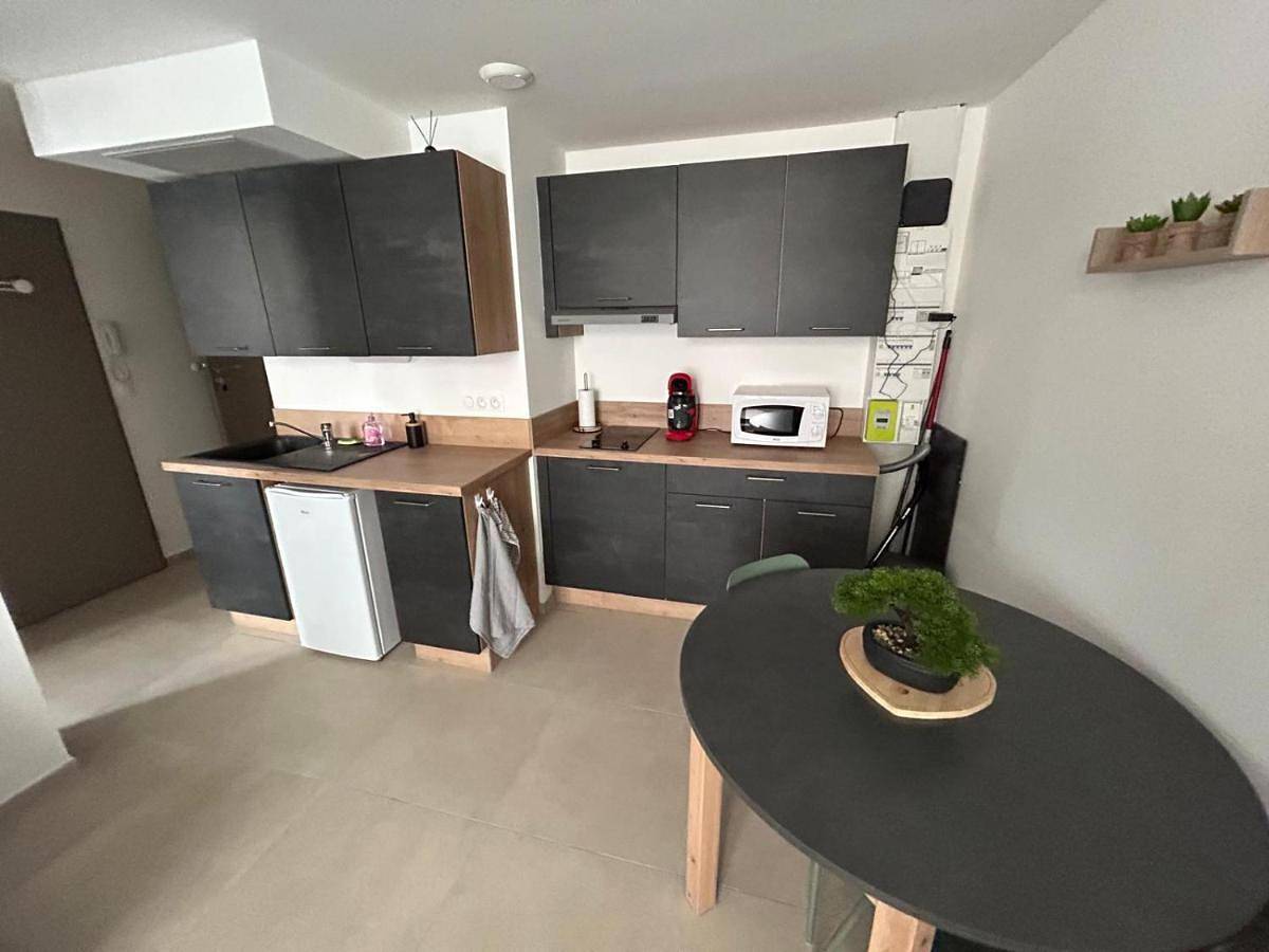 Appartement entier, One-Bedroom Apartment in Saint-Donat-sur-l'Herbasse, Région de Valence