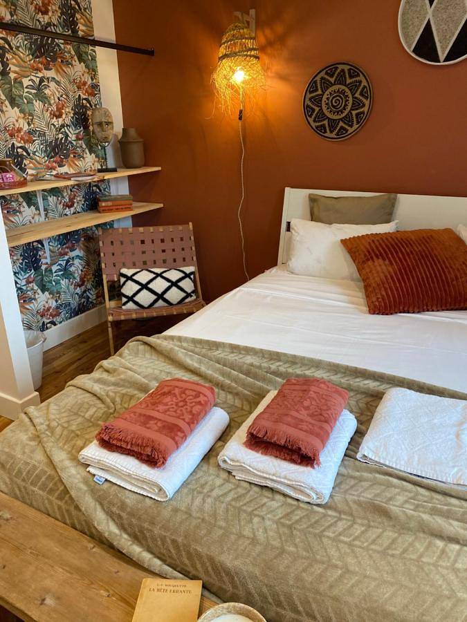 Chambre d’hôte pour 2 personnes, avec Terrasse ainsi que Jardin et Vue à Lugos