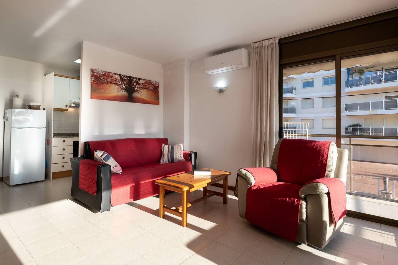 Apartamento entero, At118 Solarium Mar: Apartamento en primera línea del mar dispone de una piscina comunitaria in Torredembarra, Costa Dorada