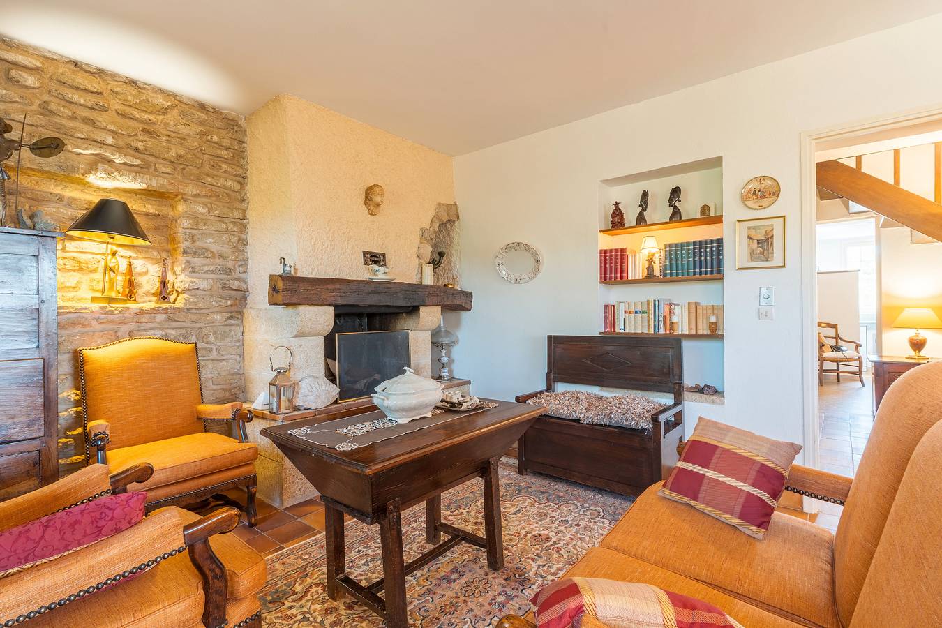 Ferienhaus 'Saint Eyries' mit Bergblick, privater Terrasse und Wlan in Village de Gordes, Gordes