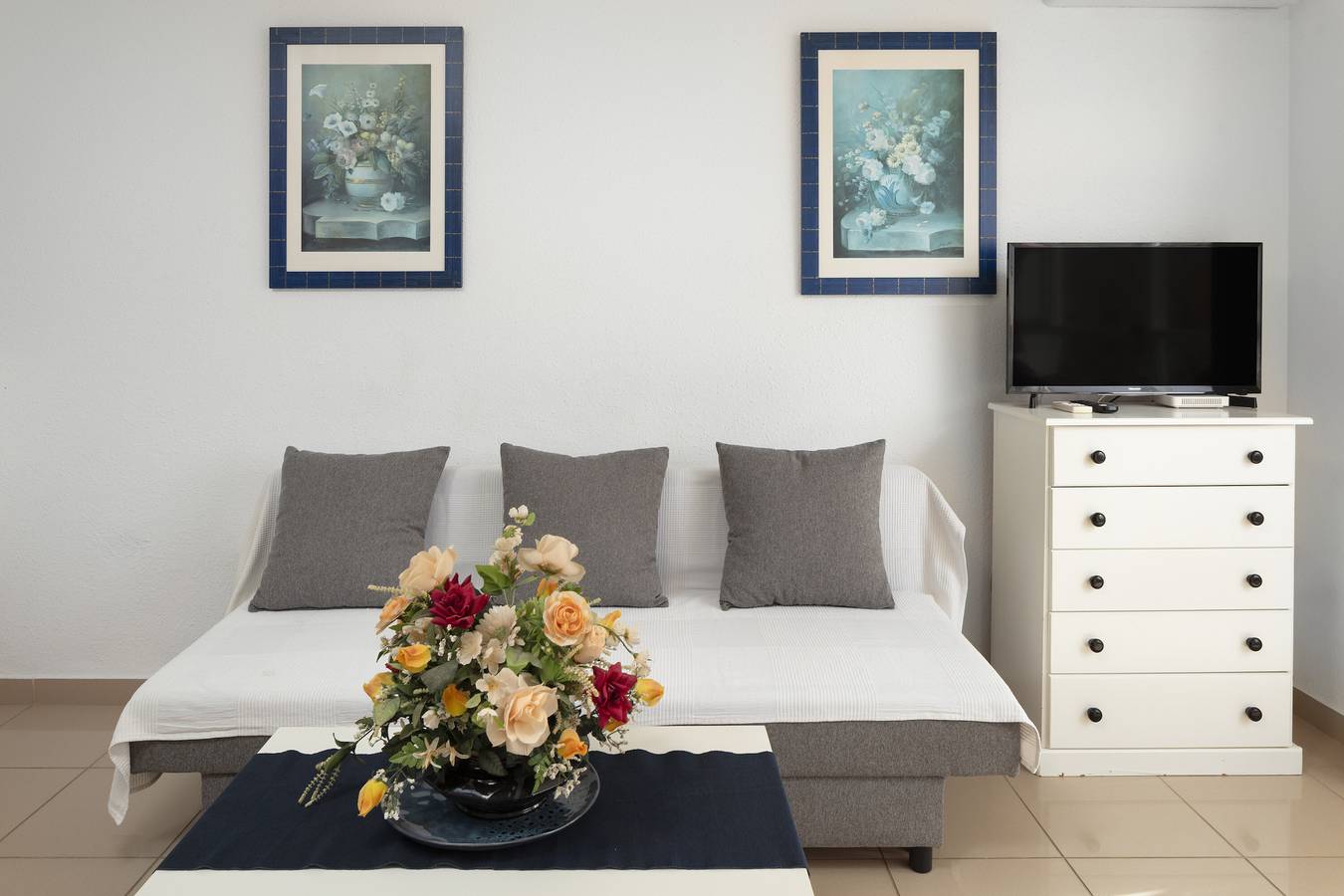 Entire studio, Studio Apartment 'Estudio 08 - 09' with Sea View, Wi-Fi and Air Conditioning in Torrox Costa, Torrox