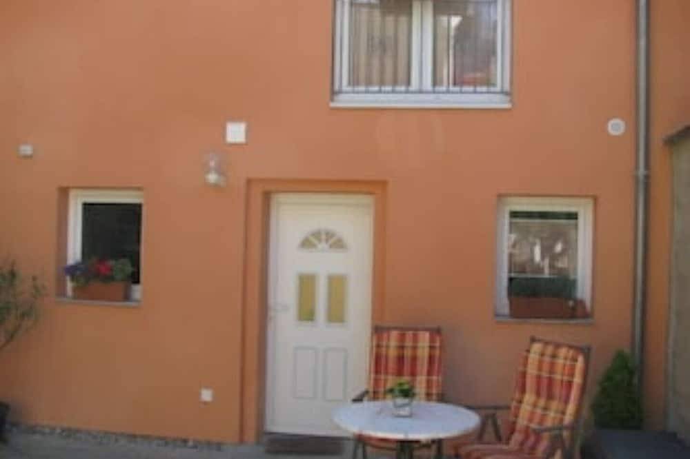 Entire apartment, Small vacation home for max. 2 guests in the middle of Greifswald's old town in Greifswald, Western Pomerania