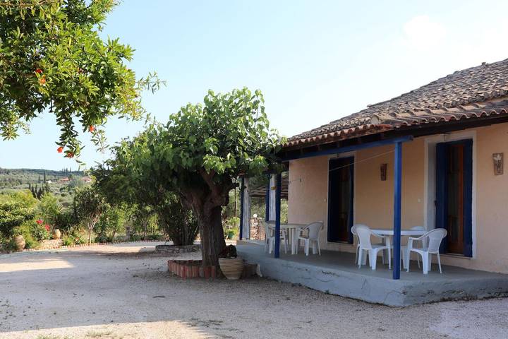 Ferienhaus für 5 Personen, mit Terrasse und Garten sowie Ausblick auf den Peloponnes - 2