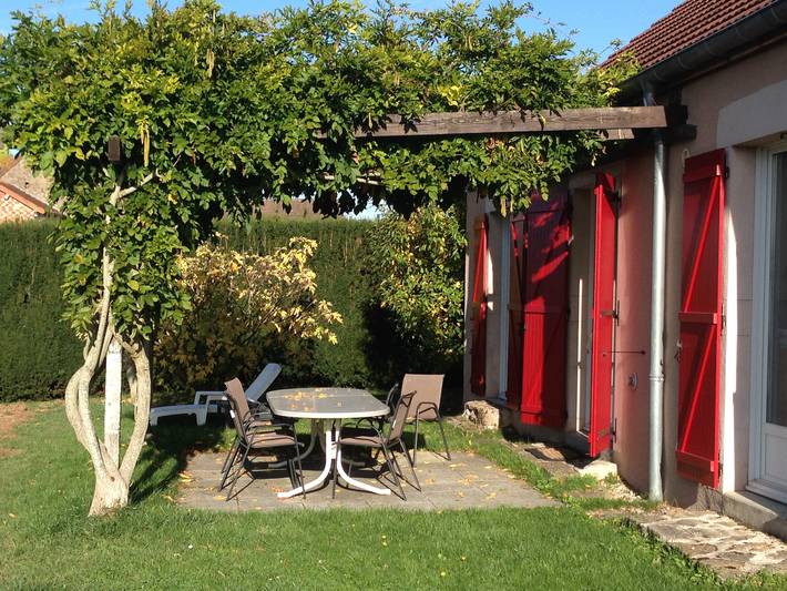 Gîte pour 4 personnes, avec piscine à Dennevy