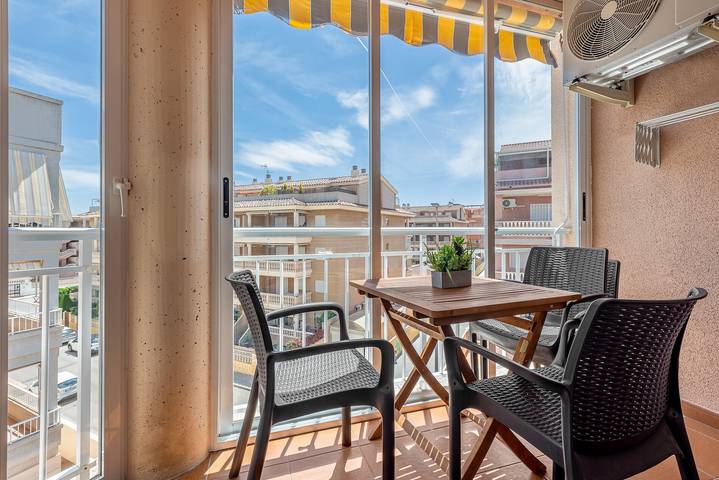 Ganze Wohnung, Ferienwohnung 'Amplio Canet' mit Gemeinschaftspool, Wlan und Klimaanlage in Canet d'En Berenguer, Costa de Valencia