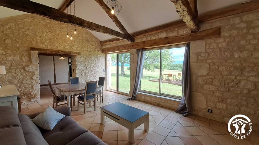 Gîte pour 4 personnes, avec piscine et terrasse à Cahuzac-sur-Vère