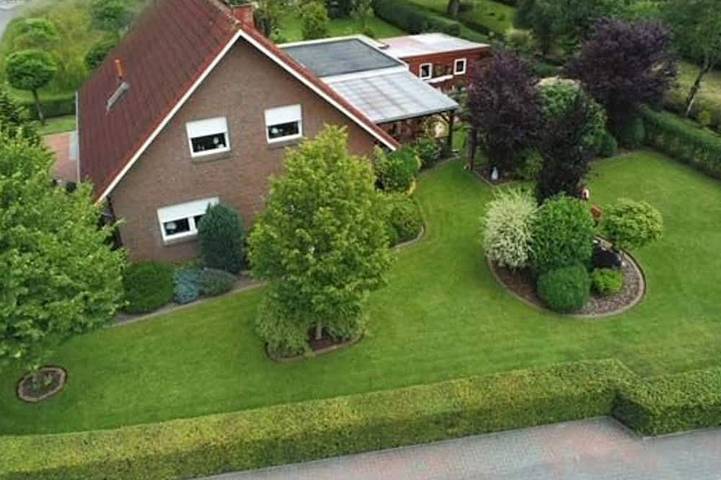 Ferienhaus für 6 Personen, mit Terrasse und Garten in Uplengen
