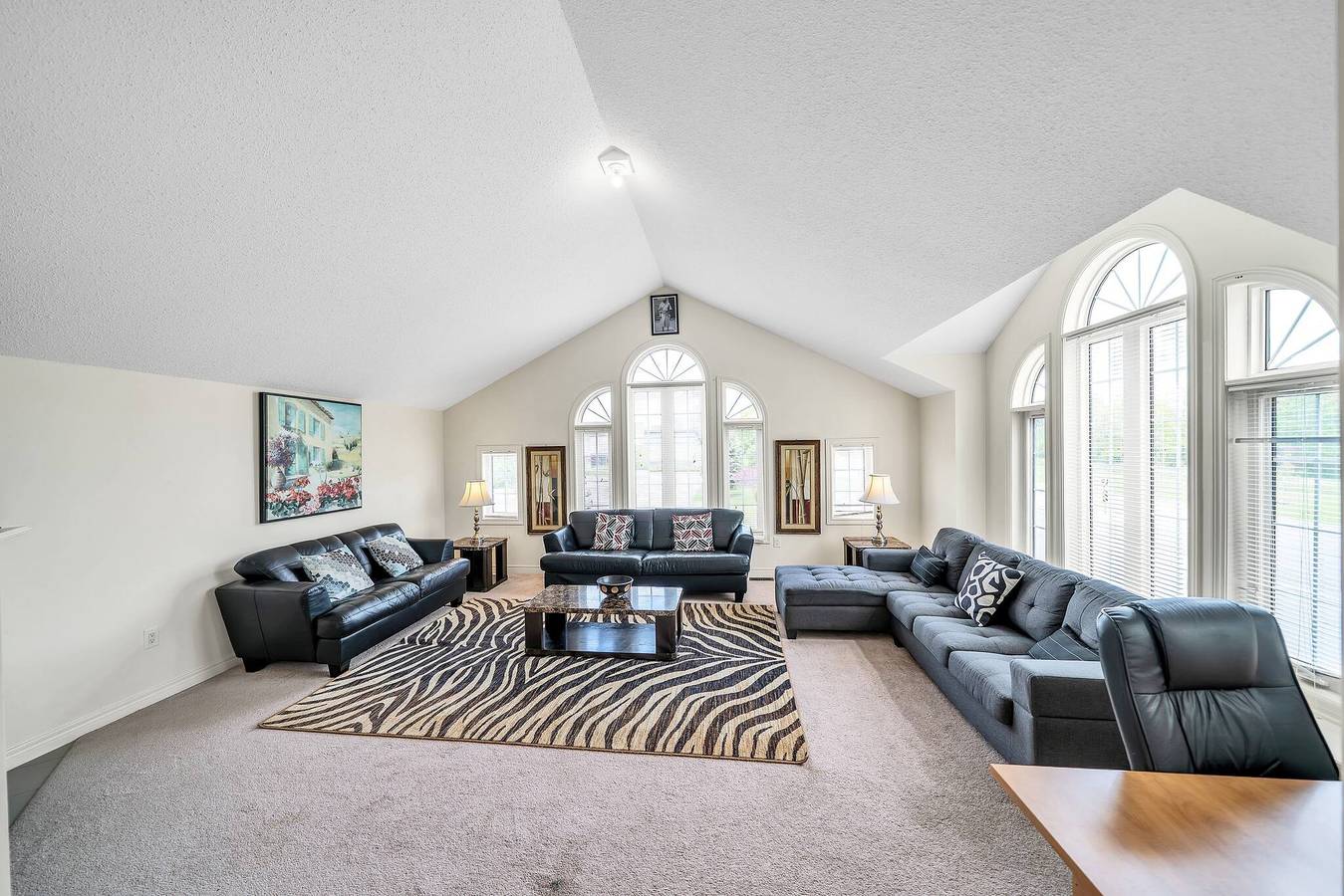 Exhilarating Castle Vibes In Toronto Area in Ajax, Lake Ontario (Canada)