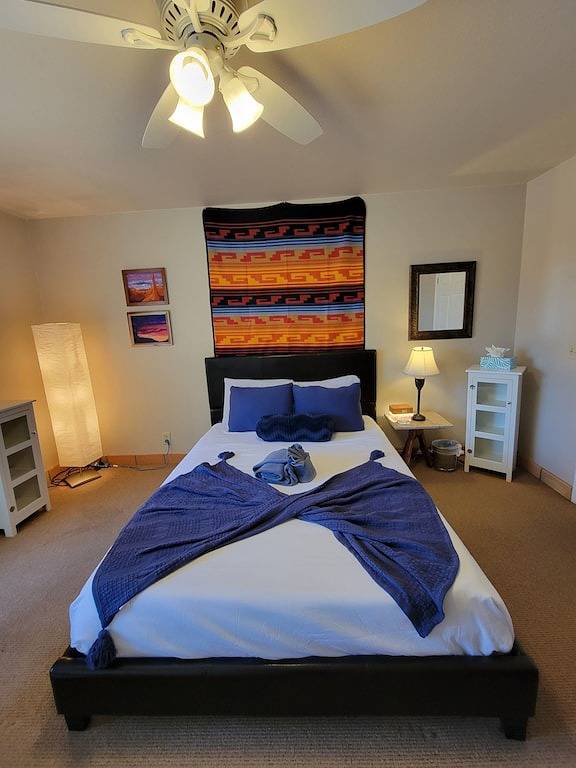Ganze Wohnung, Sedona Eco-Friendly Condo w/ Pool: Walk to Shops Restaurants Golf & Trails in Oak Creek, Oak Creek Canyon