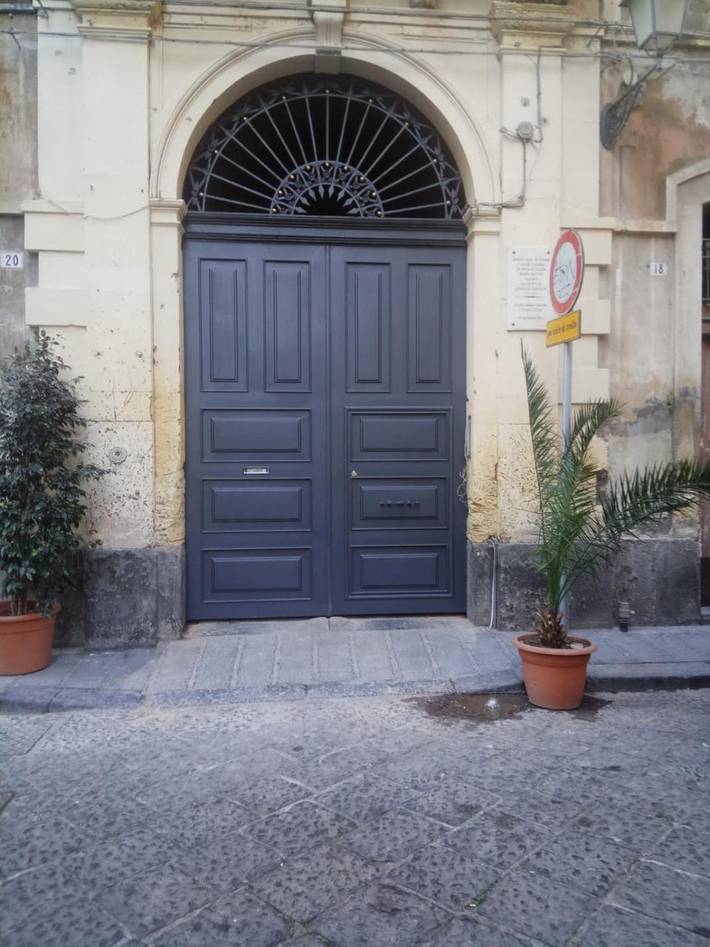 Alojamiento y desayuno para 3 personas, con balcón en Catania
