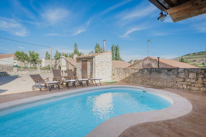 Casa rural para 14 personas, con Jacuzzi y Jardín en Provincia de Segovia