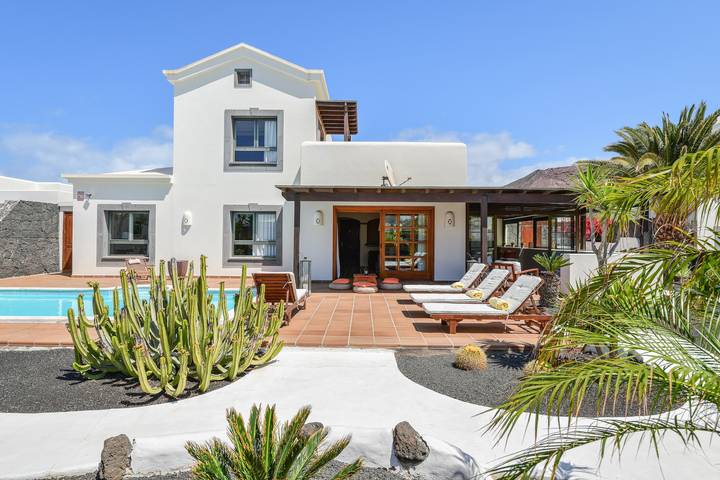 Villa "Marta" with Pool, Garden, and Terrace in Montaña Roja, Yaiza