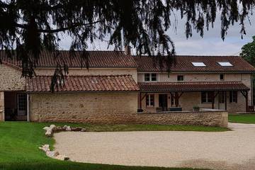 Cottage pour 15 personnes, avec jardin et jacuzzi à Bonnes