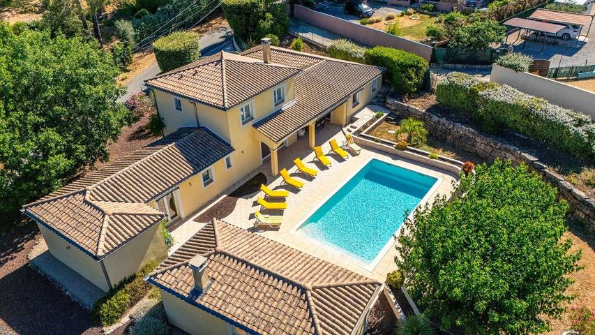 Villa 'La Bastide au Soleil' met privézwembad, Wi-Fi en airconditioning in Flayosc, Draguignan en omgeving