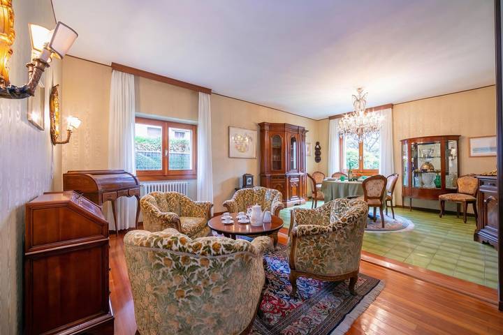 Geheel appartement, La Verbanina 2 - Lake Maggiore Views Duplex for 4 in Ghiffa, Ticino Alpen en Verbano
