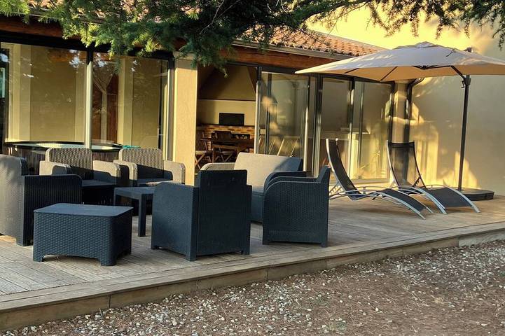 Gîte pour 6 personnes, avec balcon ainsi que jacuzzi et jardin
