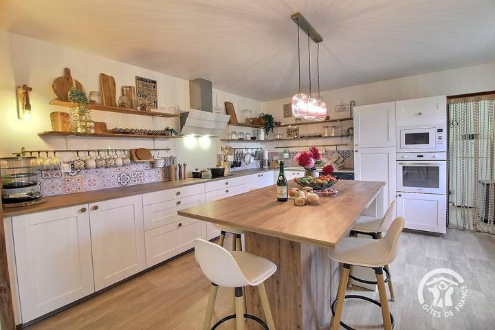 Gîte pour 12 personnes, avec Terrasse ainsi que Jardin et Vue à Plérin - 4
