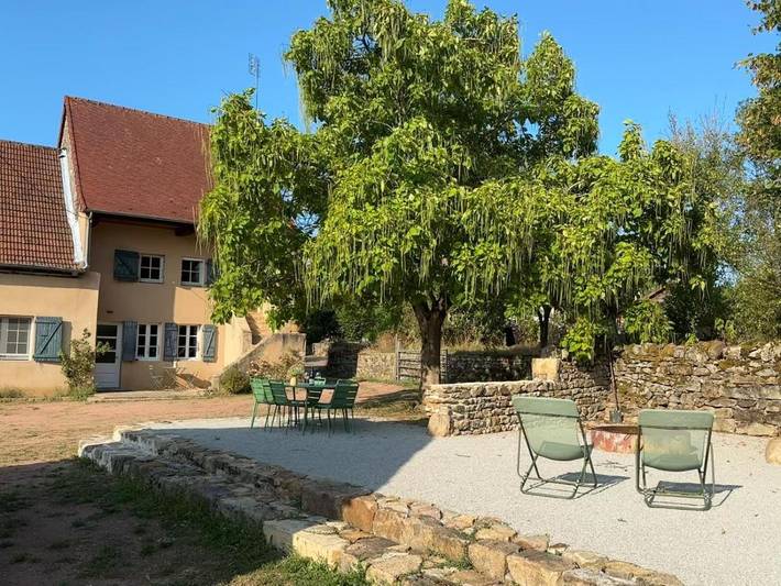 Location de vacances pour 6 personnes, avec Terrasse et Jardin ainsi que Piscine et Vue à Dyo - 2