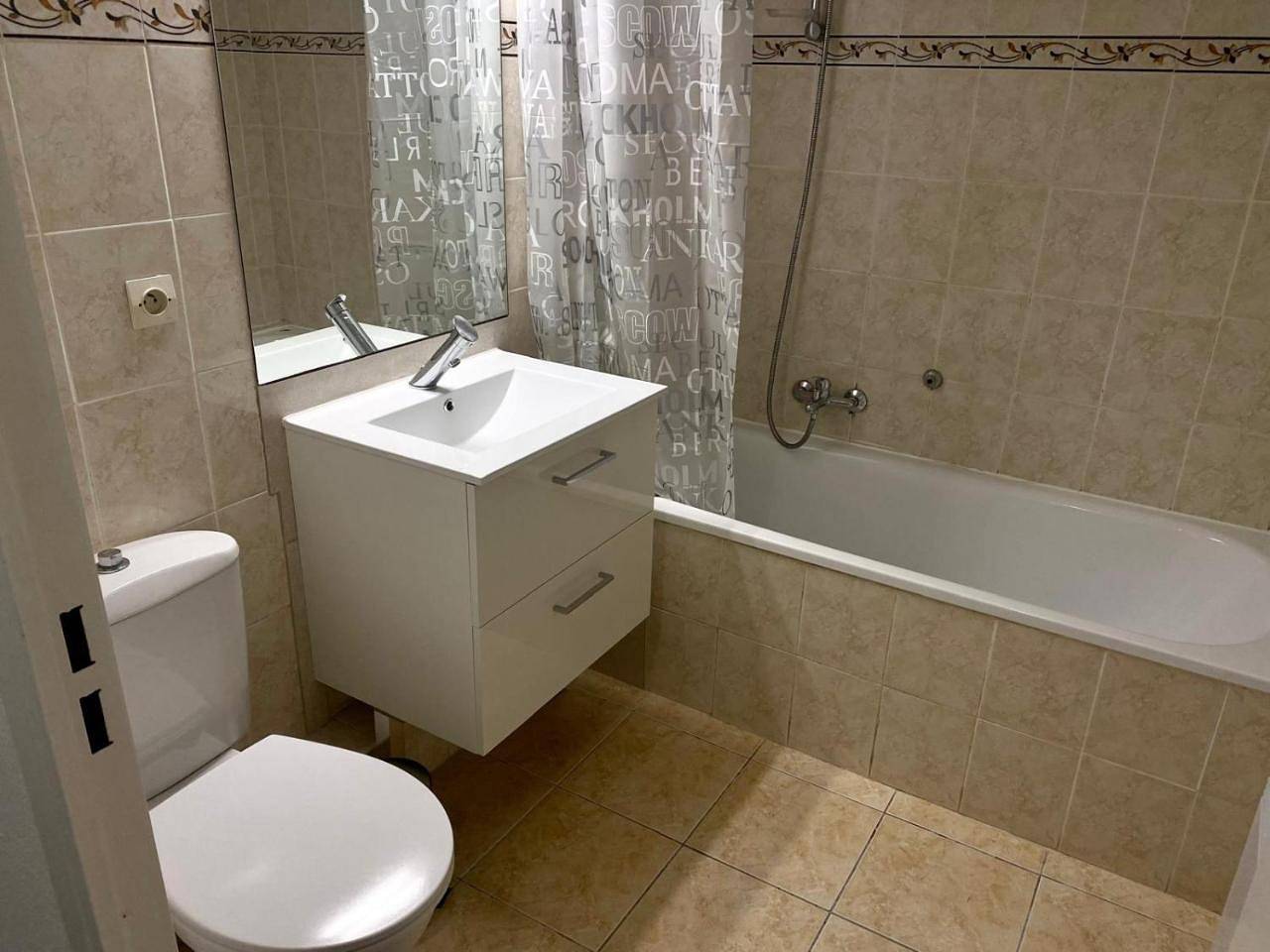 Appartement entier, Studio with Terrace in Nice, Côte méditerranéenne (France)