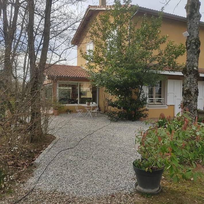 Chambre d’hôte pour 2 personnes, avec piscine ainsi que jardin et terrasse