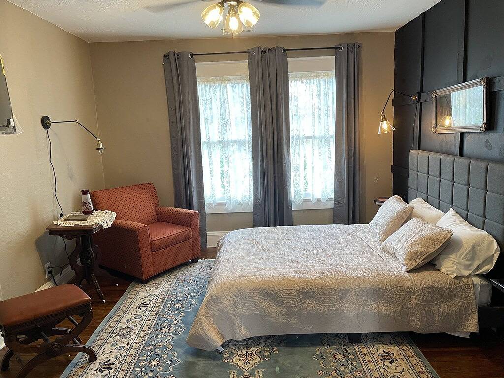 Historic Walnut Street Huge Home 8 bedrooms 4 bath in Springfield (MO), Greene County (MO)