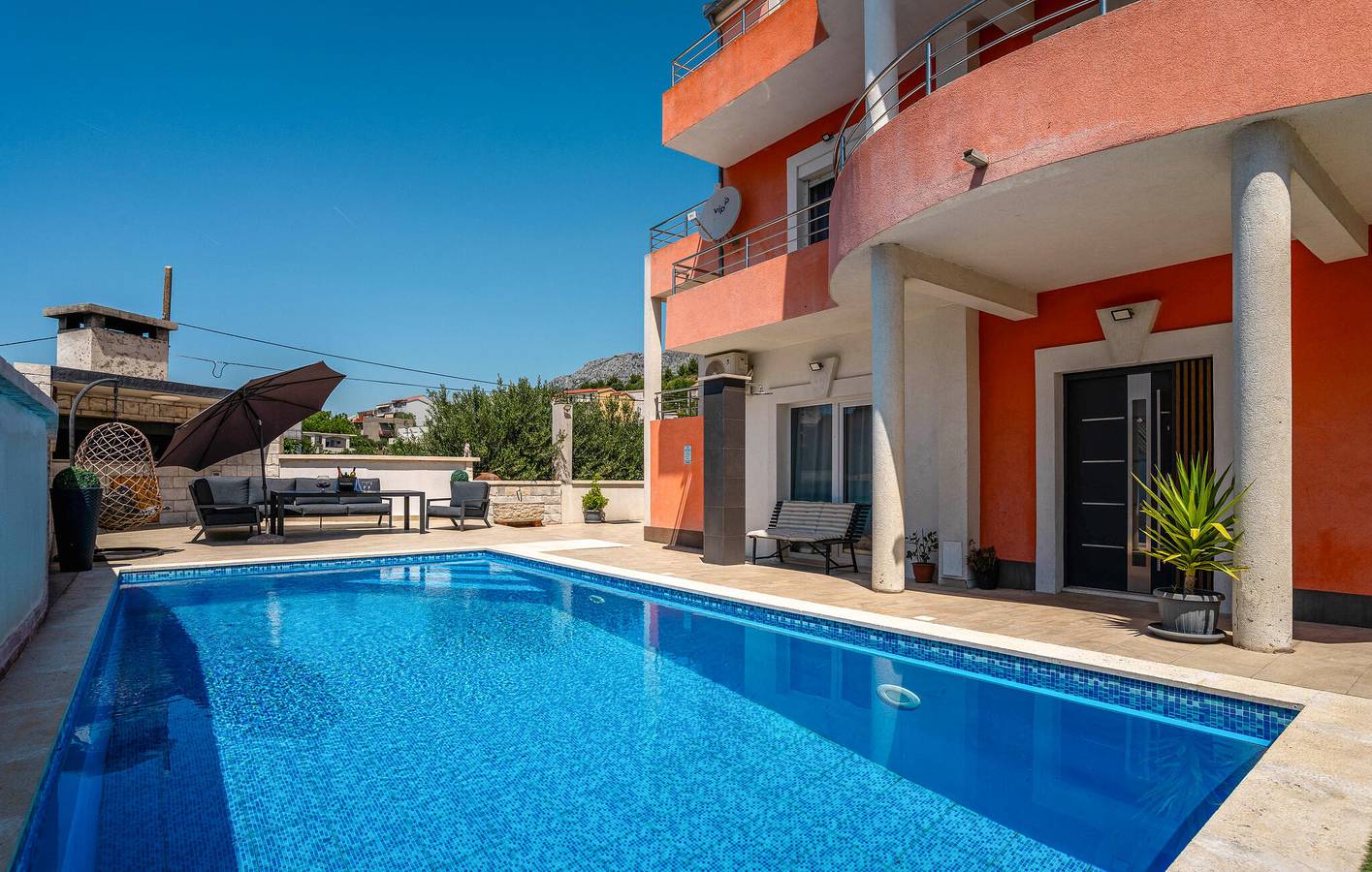 Ganze Ferienwohnung, Gemütliche 2-Zimmer-Wohnung mit Pool, WLAN und Terrasse in der Nähe der Sehenswürdigkeiten von Solin in Solin, Split-Dalmatien