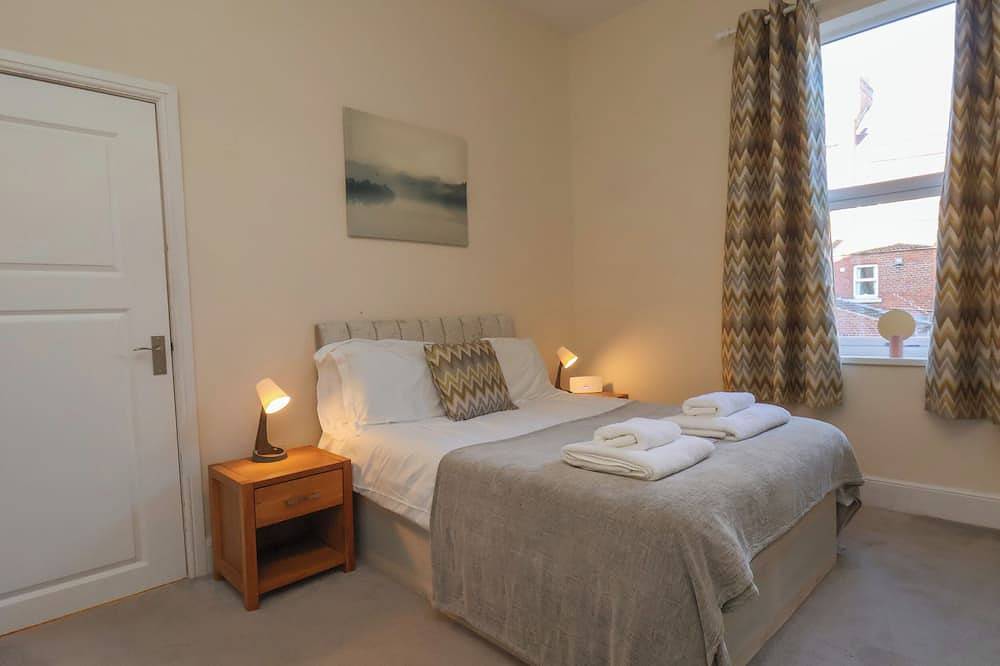 4 Normanby Terrace, pet friendly, character holiday cottage in Whitby in Whitby, North York Moors National Park
