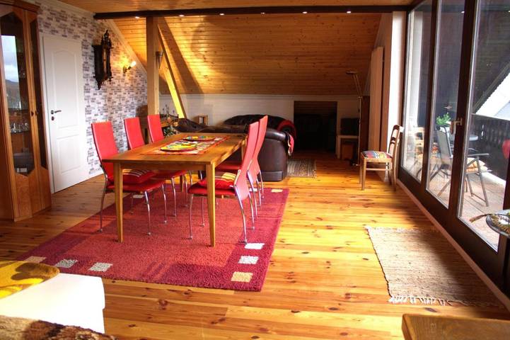 Ferienwohnung für 5 Personen, mit Balkon und Whirlpool sowie Terrasse und Garten in Mastershausen