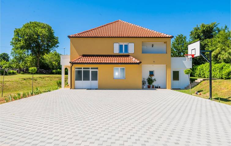 Reizende 2-Zimmer-Wohnung mit Pool und Terrasse, 500 m vom Fluss Ričina entfernt in Imotski, Makarska Riviera