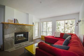 Glamping for 4 Guests in Whistler, Whistler Blackcomb, Picture 4