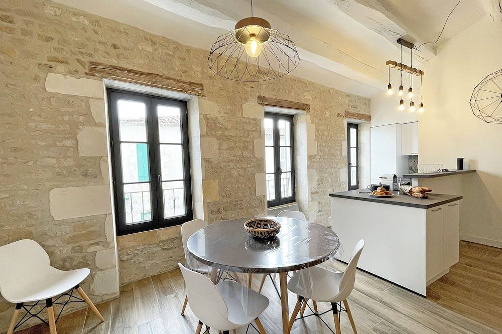 Appartement entier, Charmant appartement lumineux au coeur du village ! in La Flotte, Région de La Rochelle