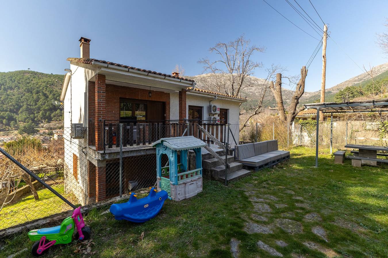 Maison rurale 'Rural Las Pegueras' avec vue sur la montagne, Wi-Fi et climatisation in Cuevas del Valle, Valle del Tiétar