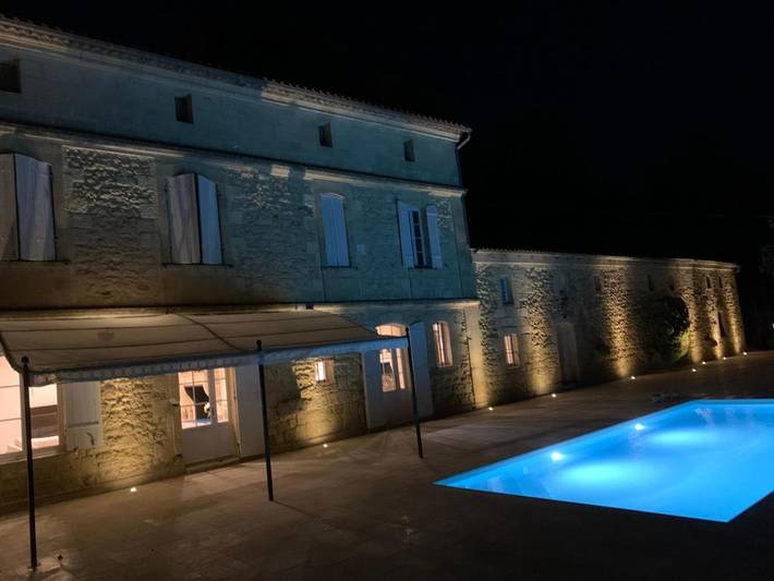 Location de vacances pour 12 personnes, avec Terrasse et Jardin ainsi que Piscine et Vue à Bourg - 2