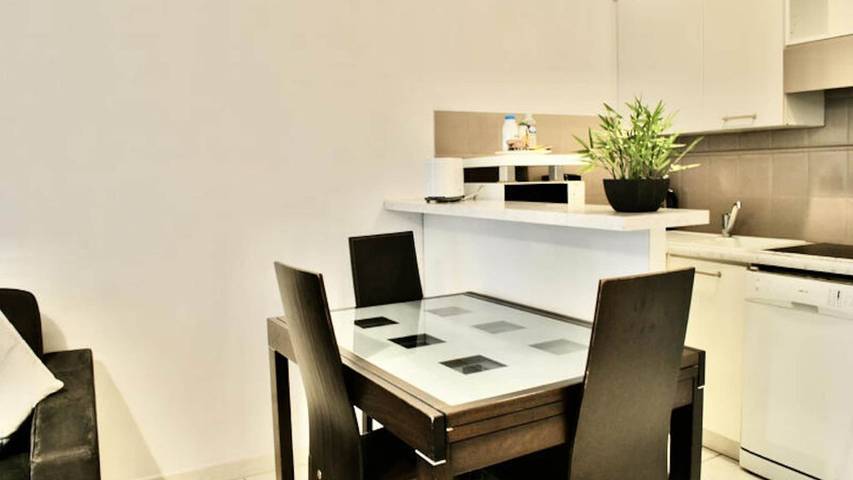 Gîte pour 5 personnes, avec balcon dans Gare De Cannes - 3