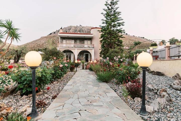 Villa für 8 Personen, mit Ausblick und Garten - 1