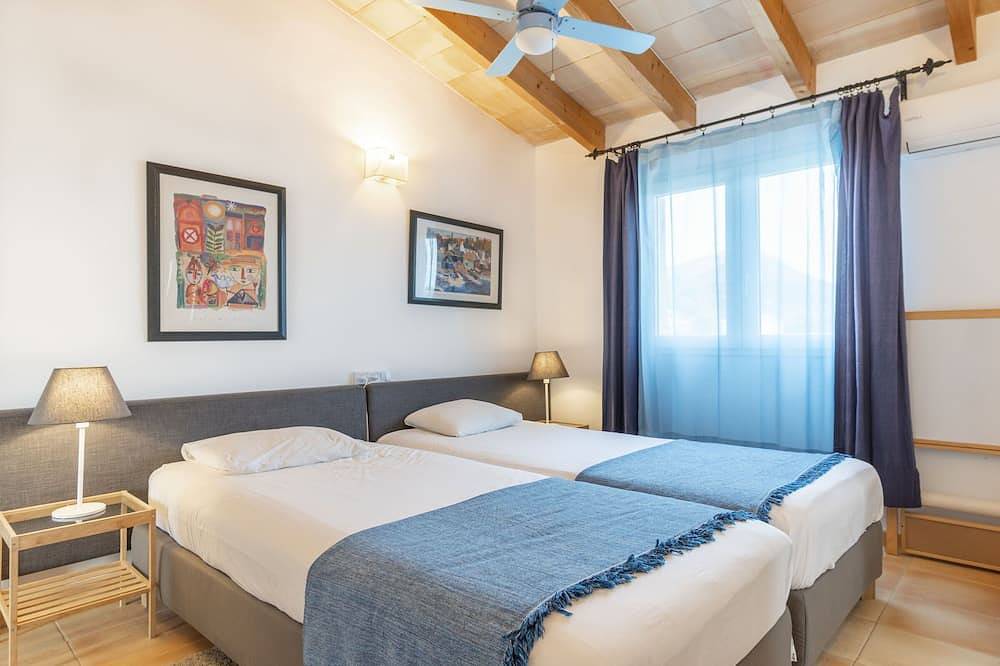 Embat - Seafront house with garden, pool and bbq. in Colònia de Sant Pere, Artà