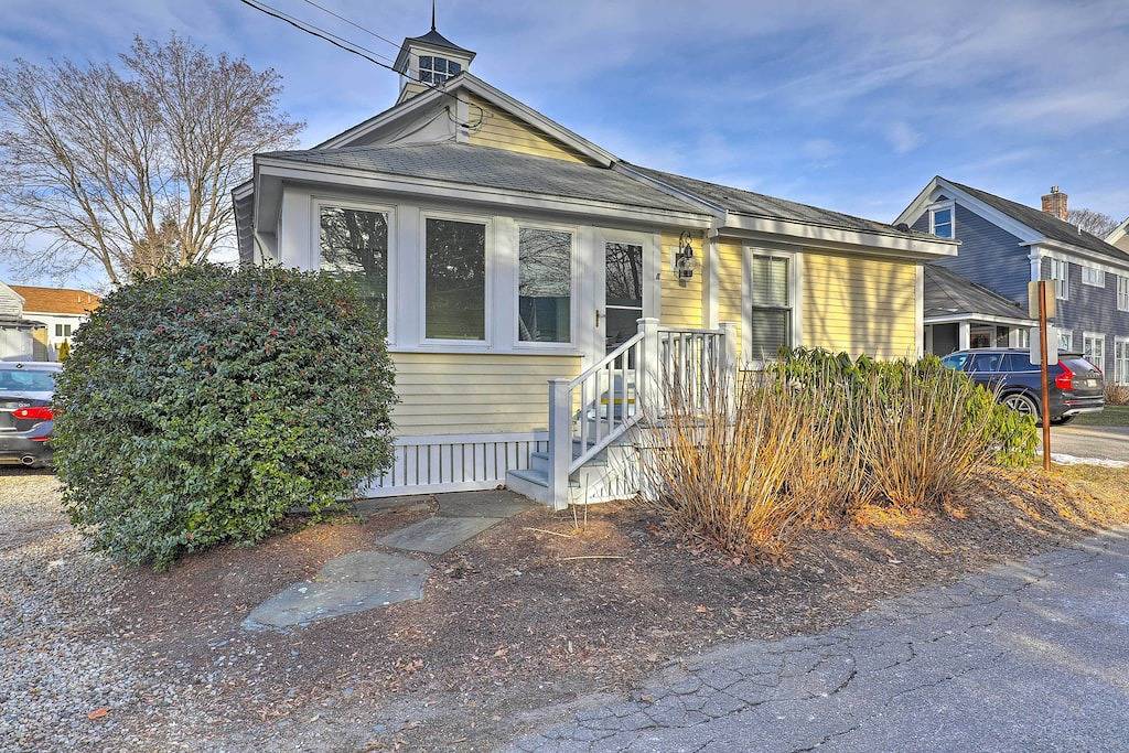 < 1 Mi to Beach! Kennebunk Cottage w/ Yard in Kennebunk, York County