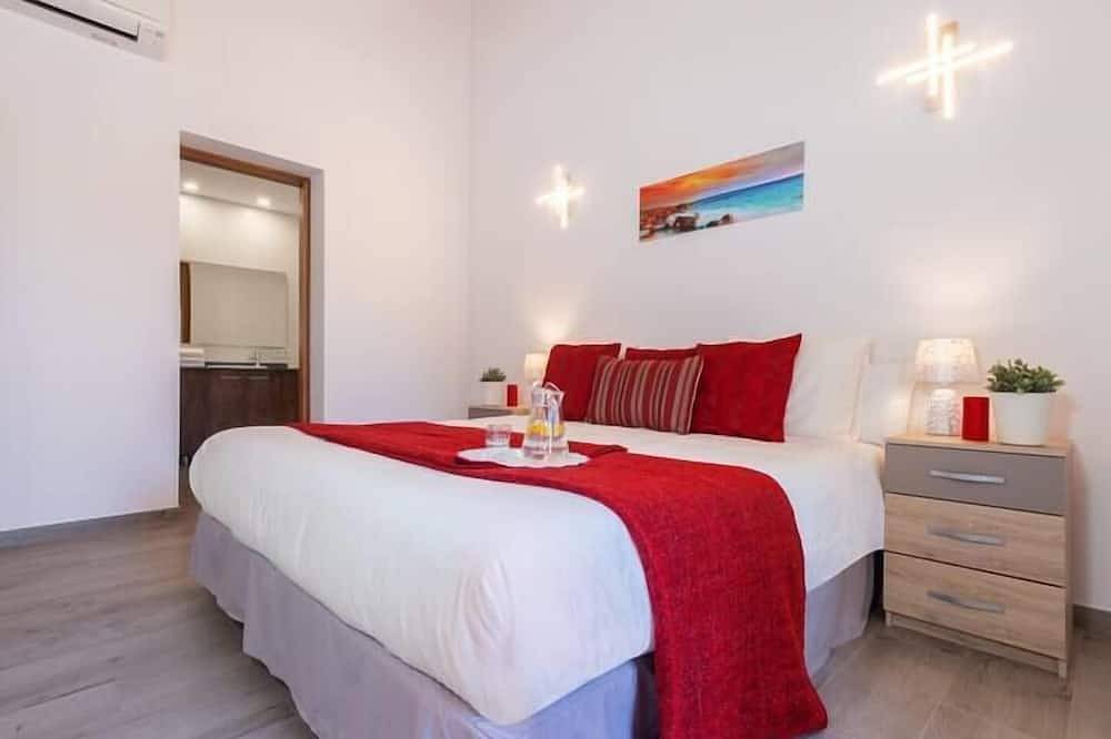 Can Caragol - modern village house with all Comfort in Sineu, Majorca Center