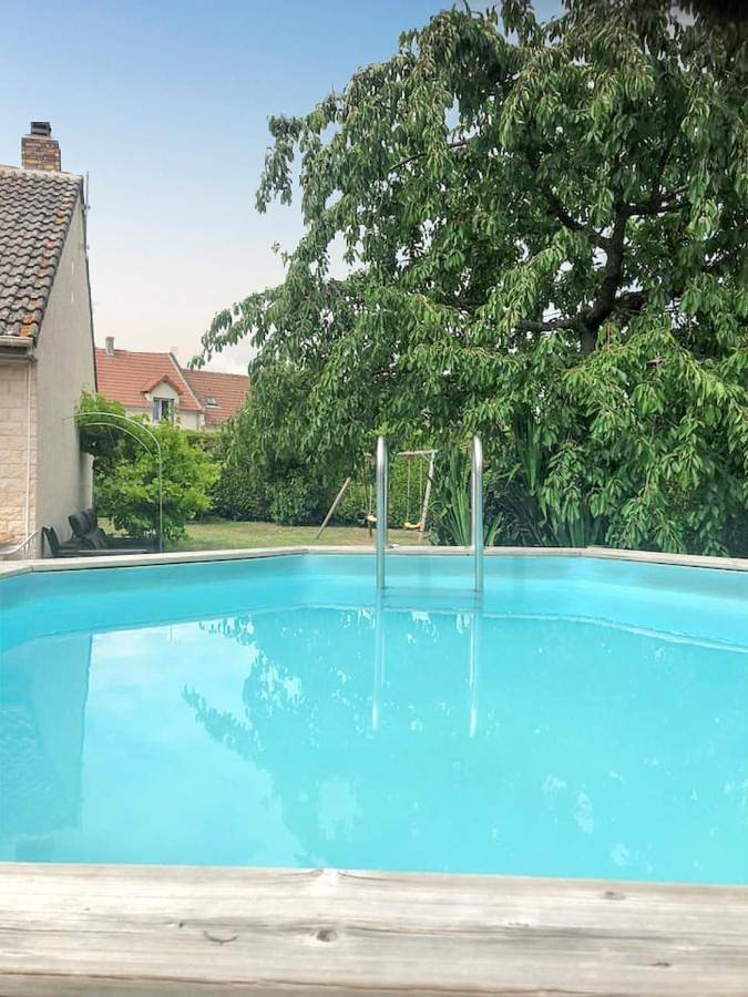 Location de vacances pour 8 personnes, avec terrasse ainsi que jardin et piscine à Saint-Martin-Longueau - 2