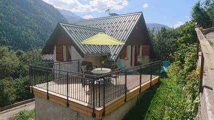 Gîte pour 6 personnes, avec jardin à Allemond