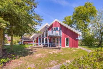Ferienhaus für 8 Personen, mit Terrasse und Garten sowie Whirlpool und Sauna, mit Haustier in Mirow