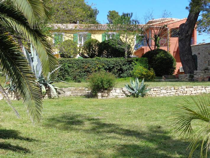 Gîte pour 5 personnes, avec jardin et terrasse, animaux acceptés à Saint-Pons-de-Mauchiens